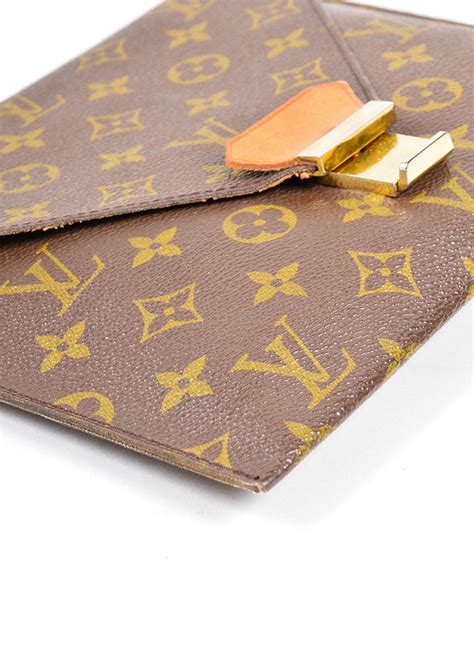 lv envelope clutch